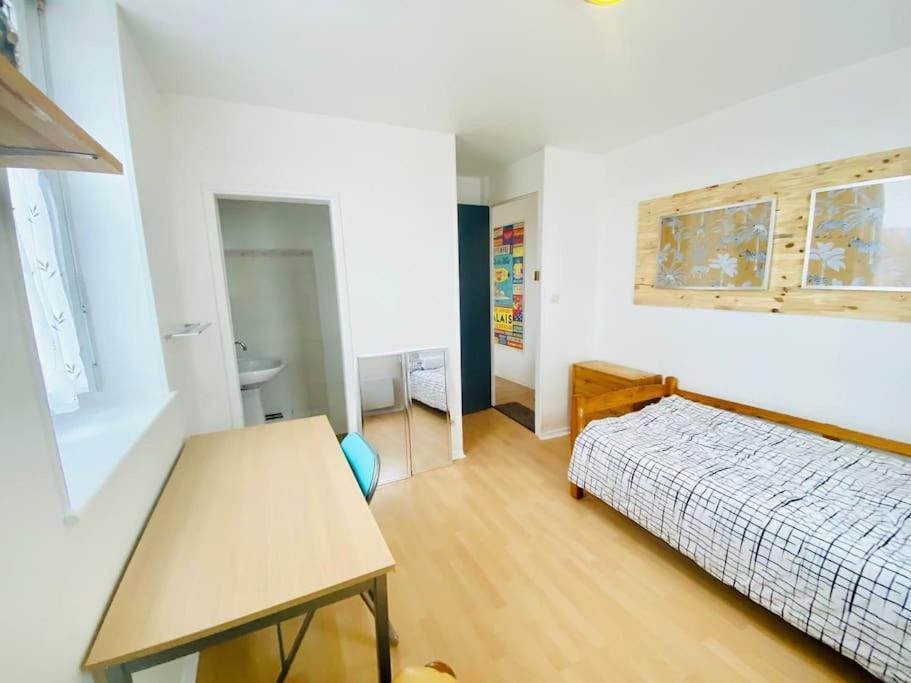 Appartement Renove Et Lumineux. Calais Esterno foto