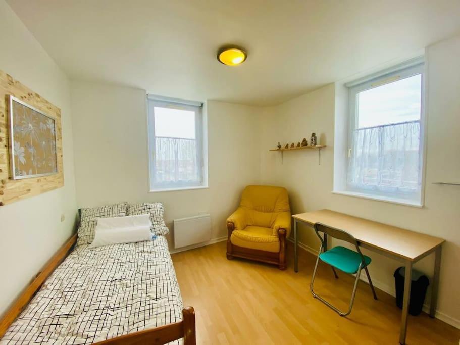 Appartement Renove Et Lumineux. Calais Esterno foto